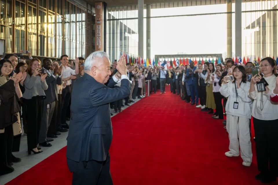 亚投行行长兼董事会主席金立群届满卸任 亚投行行长兼董事会主席金立群届满卸任