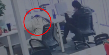 办公区装监控，有专人盯管！程序员上班吃外卖、睡觉被拍下，两天收4份警告被开除！法院：公司赔11.3万元