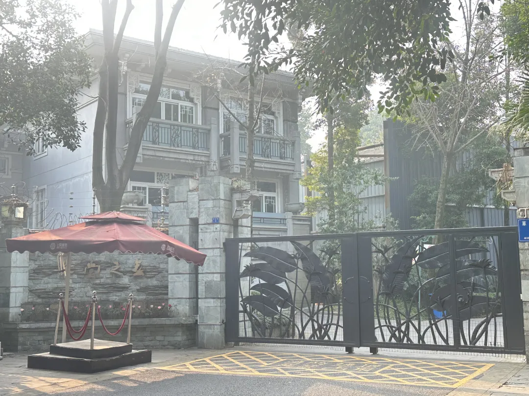 成都报价4亿元的二手房下架，“仅能确认房源处于对外挂牌出售状态”