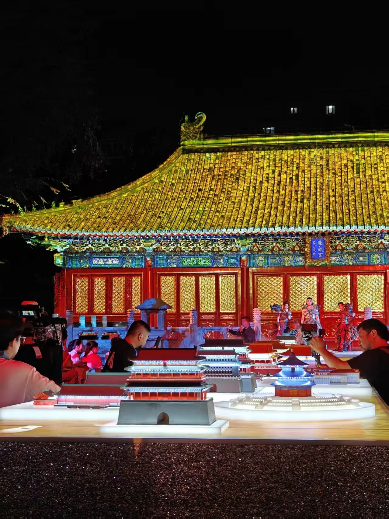 栋方木作张翔:“在成都做一家能传承下去的潮玩企业,像乐高那样” 栋方木作张翔:“在成都做一家能传承下去的潮玩企业,像乐高那样”