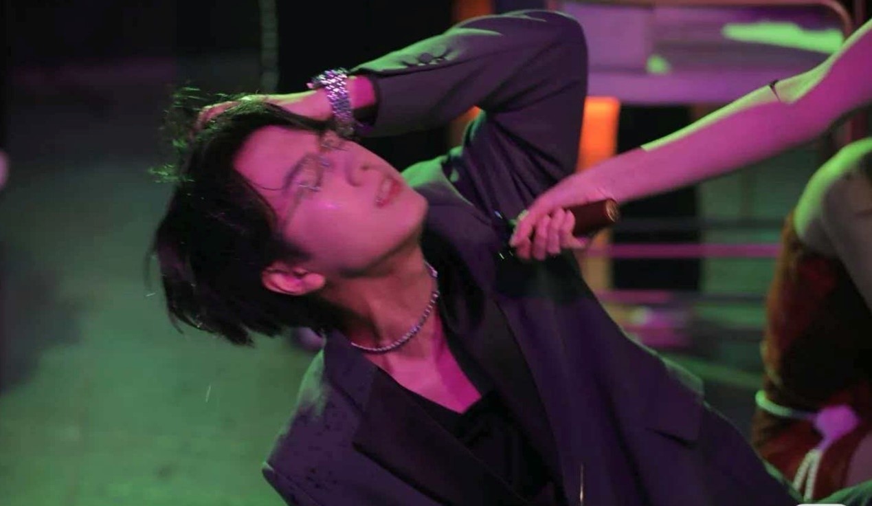 短剧红利狂欢下:屏幕里手握数亿元的“霸总”,屏幕外追要万元欠薪? 短剧红利狂欢下:屏幕里手握数亿元的“霸总”,屏幕外追要万元欠薪?