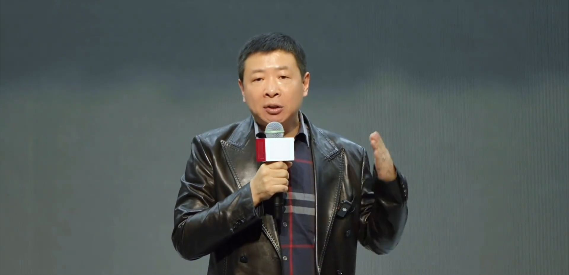 东北夫妇做比萨,三个季度收入近14亿元,比格餐饮闯关IPO:家族控股约86%,“北强南弱”能否支撑千店野心? 东北夫妇做比萨,三个季度收入近14亿元,比格餐饮闯关IPO:家族控股约86%,“北强南弱”能否支撑千店野心?