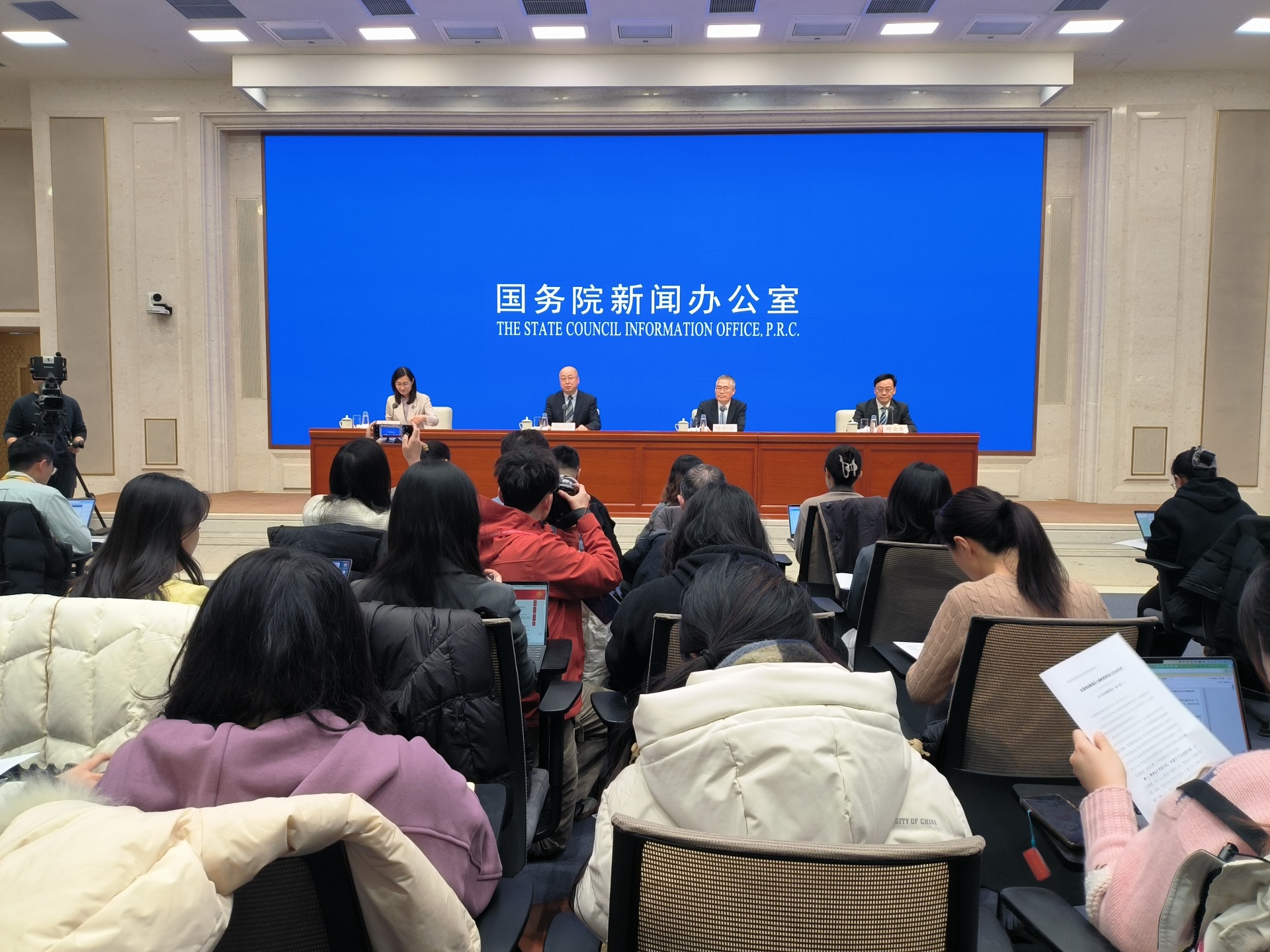 我国农用无人机保有量超30万架，年作业面积突破4.6亿亩，2025年农业科技进步贡献率超64%