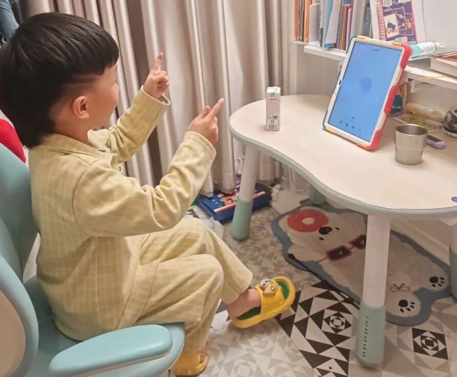 特别会夸人，情绪价值拉满，被AI极度宠溺的儿童：“它更懂我”！家长：孩子无法容忍不同的观点；专家：3岁前最好不接触
