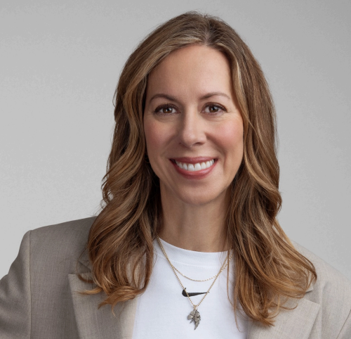 耐克大中华区换帅，“Win Now”战略进入深水区：空降外籍零售干将，清库存先于讲故事