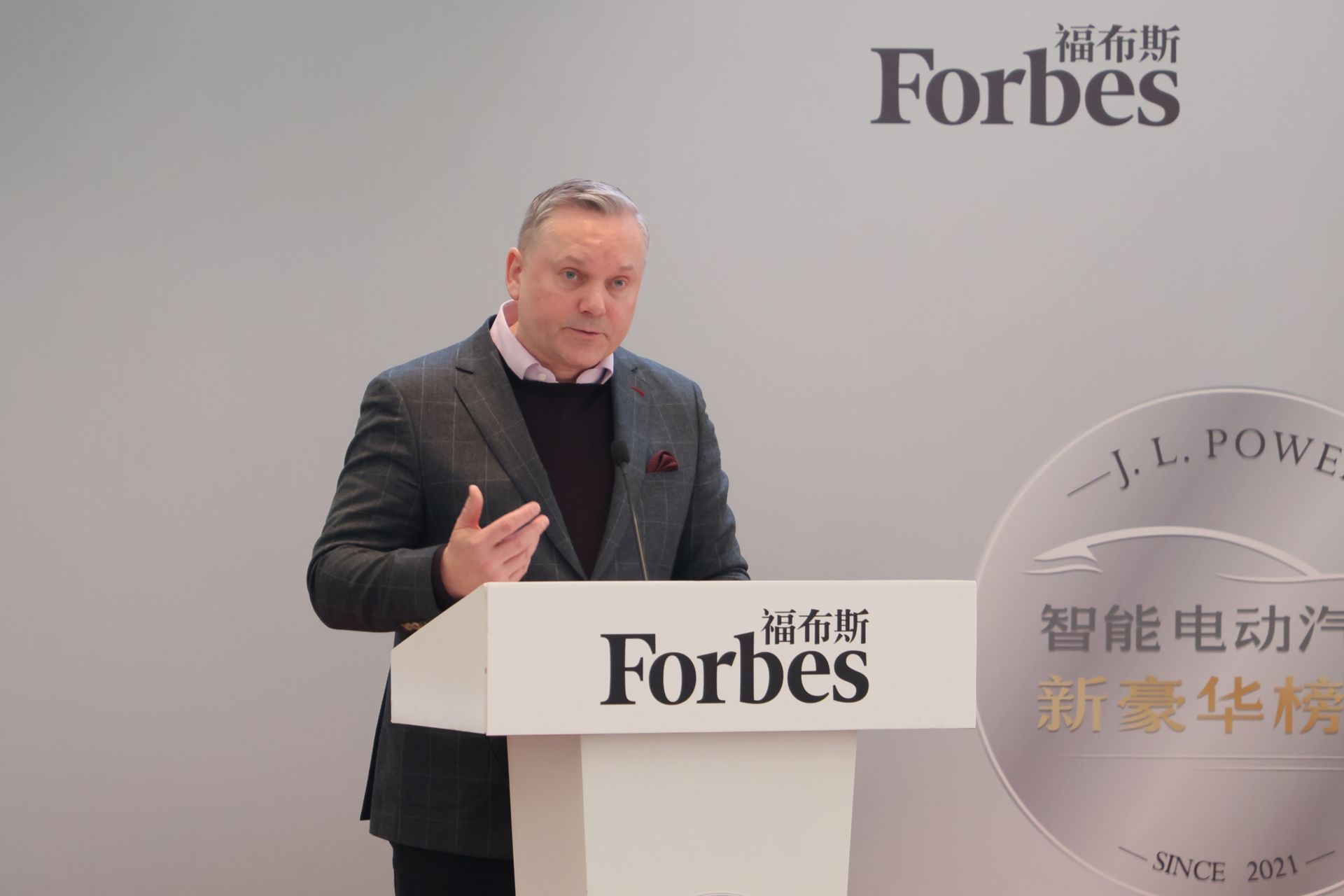 30 万元以上纯电车型争霸：中国品牌拿下高端市场八成席位