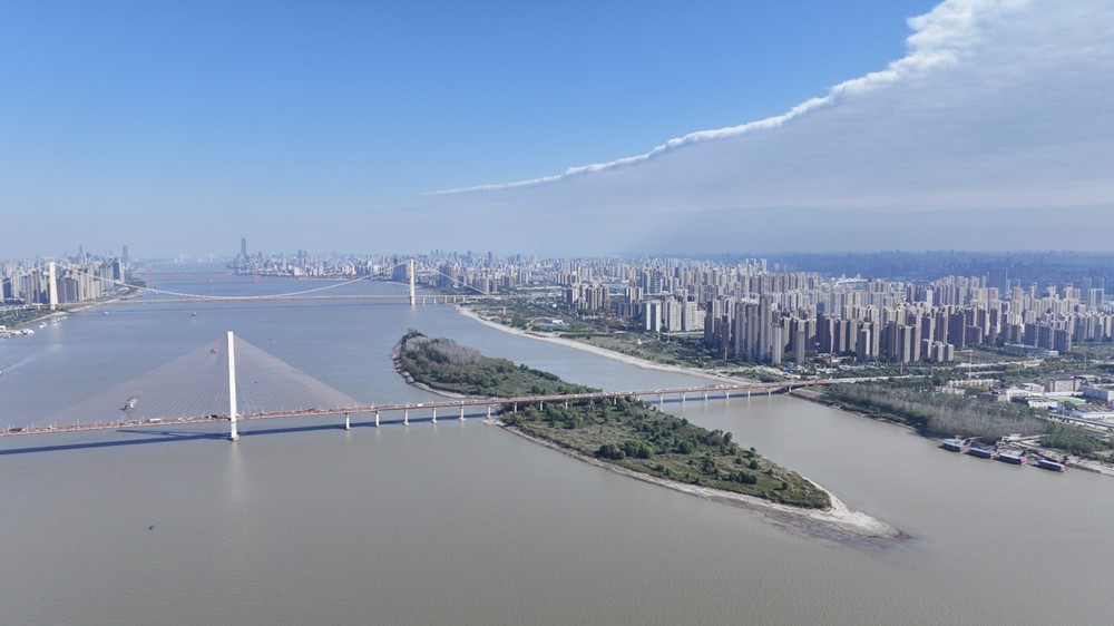 中部第一城，何以卡位“第三极”？