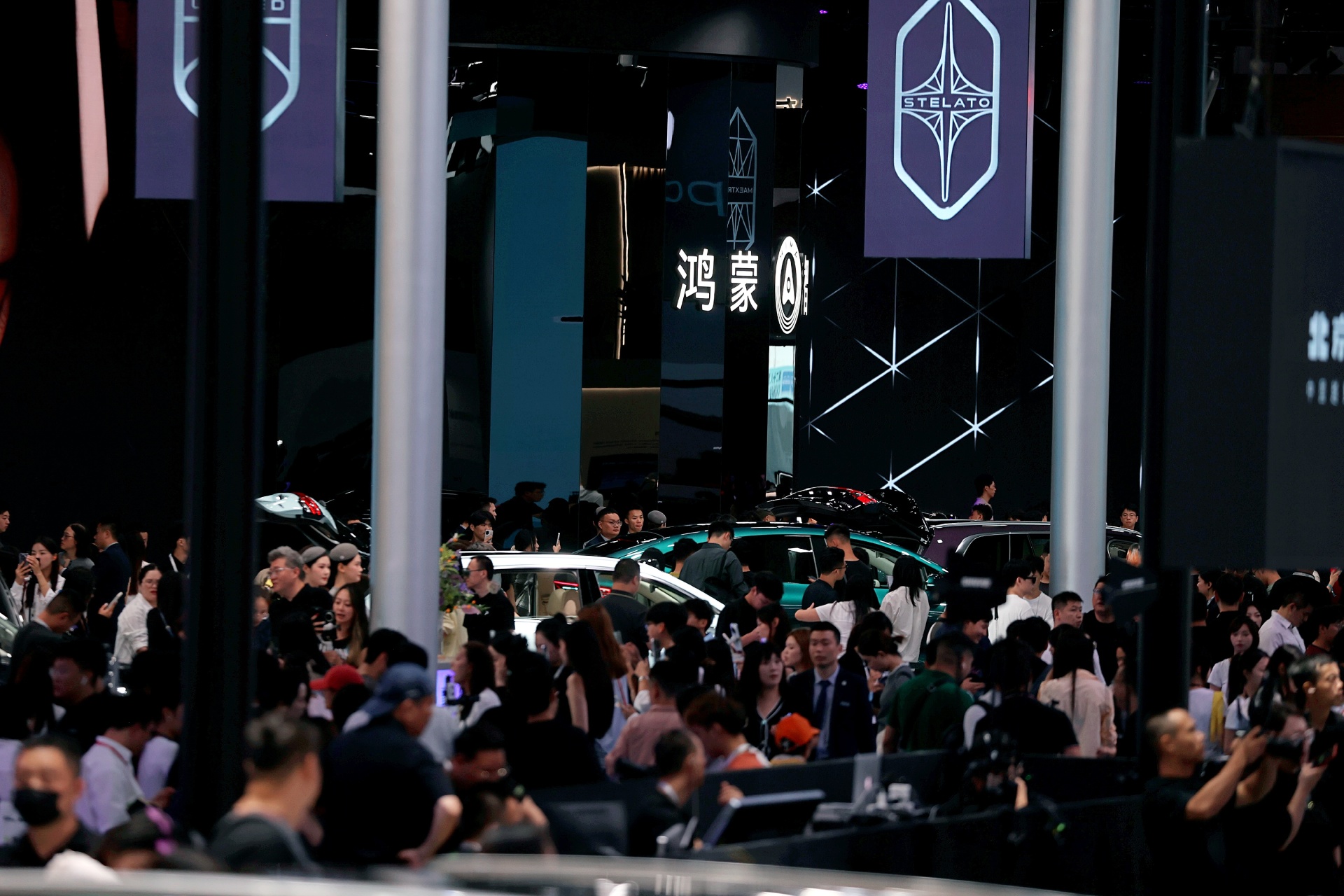 每两天就有一次关键岗位调整！2025年车圈人事密集调整背后：有人奔向芯片机器人 有人跨界入局