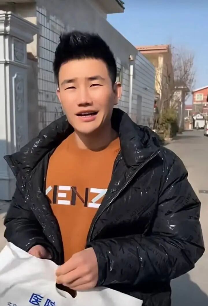 “嘎子哥”谢孟伟，承诺永不带货！他此前被列为失信被执行人，账号被封后曾转战视频号，称“希望大家给次机会”