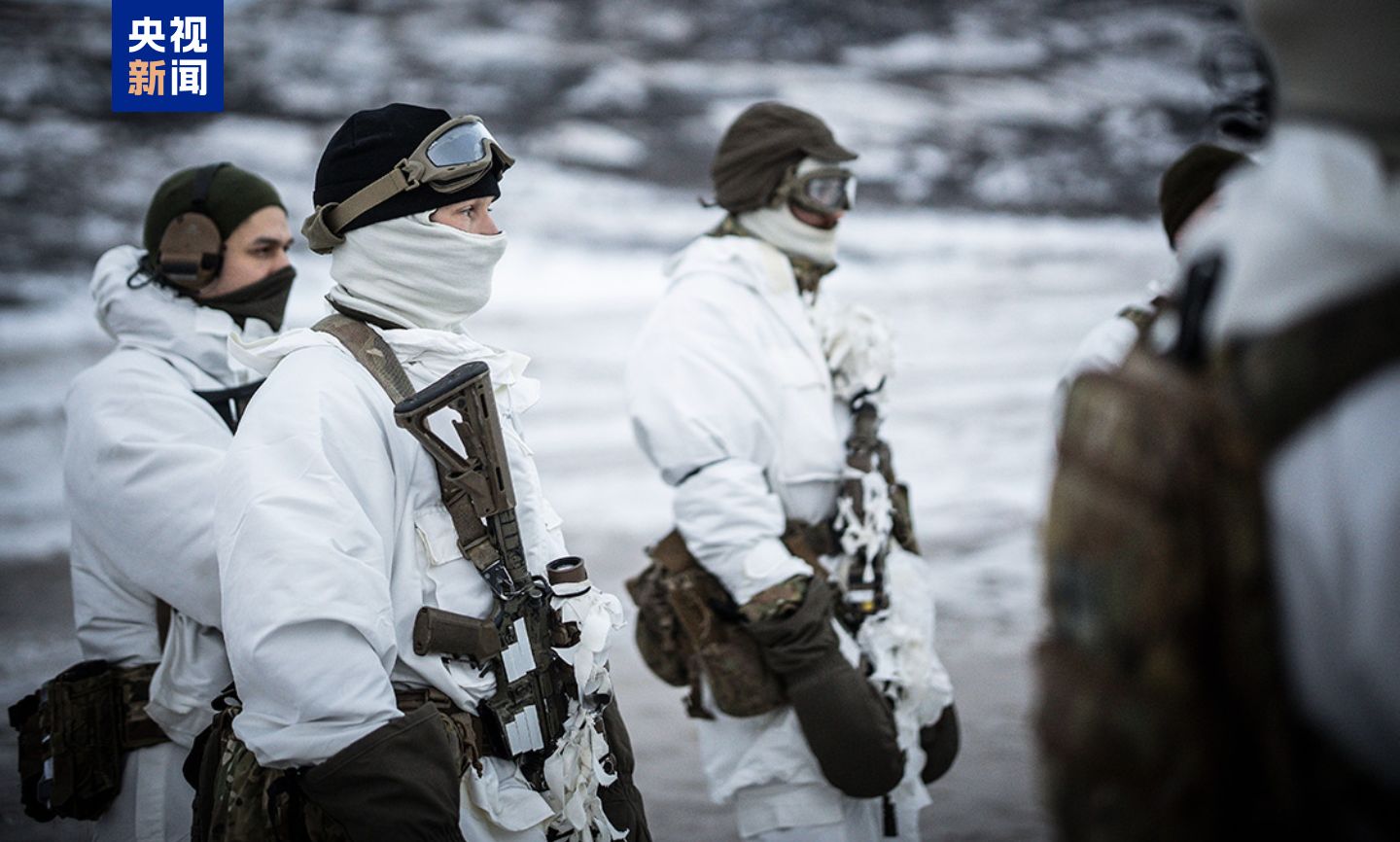 白宫发布特朗普与企鹅走向格陵兰岛AI图片！丹麦国防部称“北极耐力”军演将持续到2026年底