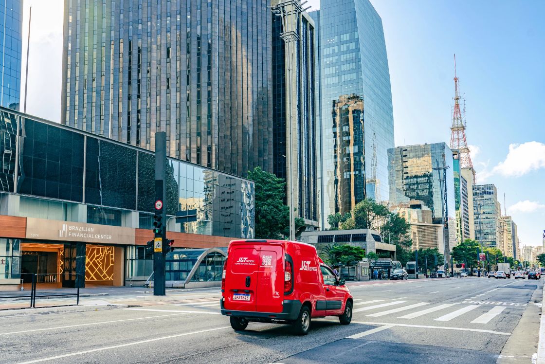 顺丰、极兔斥资83亿港元互持股份:五年锁定重注全球化 或引发行业深度洗牌 顺丰、极兔斥资83亿港元互持股份:五年锁定重注全球化 或引发行业深度洗牌