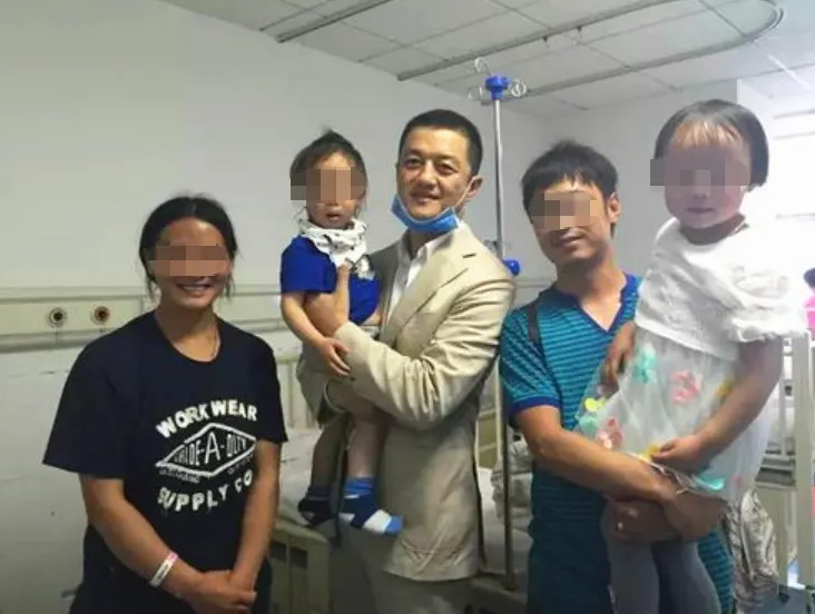 31分钟的采访视频，李亚鹏口碑反转！21万人捐款已超1100万元，网友：是不是捐够2000万元，医院就可以不搬迁？