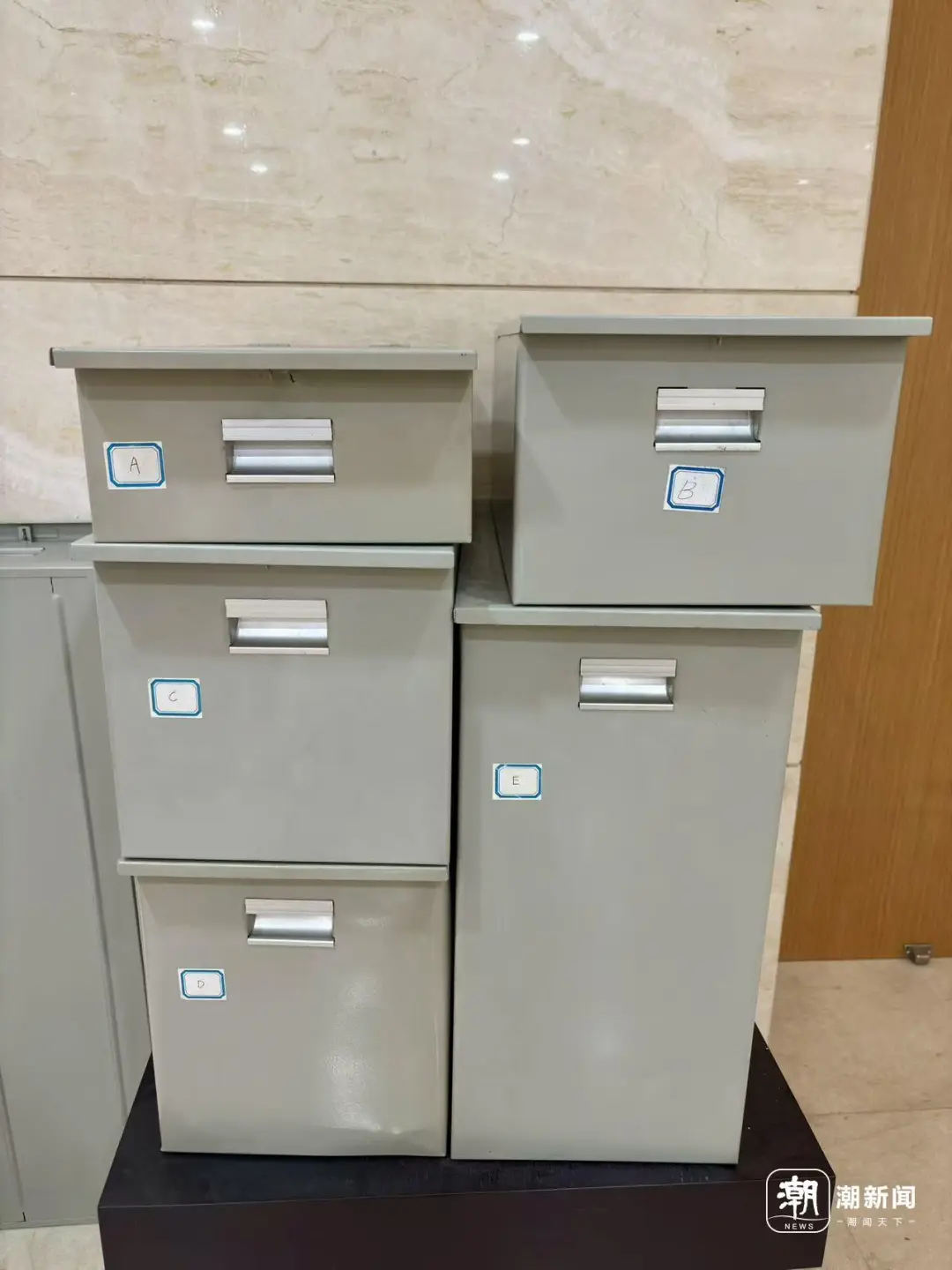 抢疯了！金饰克价突破1500元，银行保管箱业务火爆，预约排到两三个月后，网友：这都要抢？