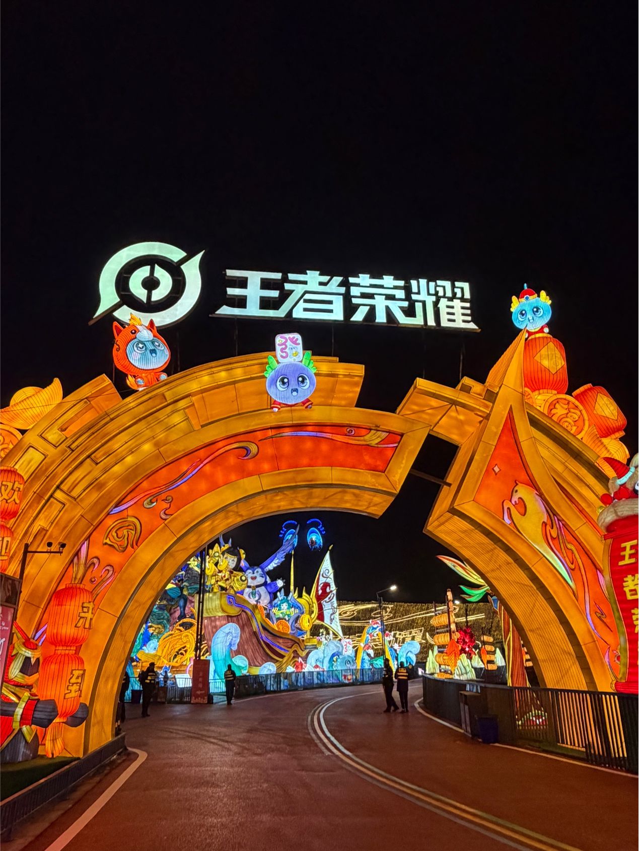 第32届自贡灯会亮灯:一张老牌文旅IP,如何撬动春节消费? 第32届自贡灯会亮灯:一张老牌文旅IP,如何撬动春节消费?