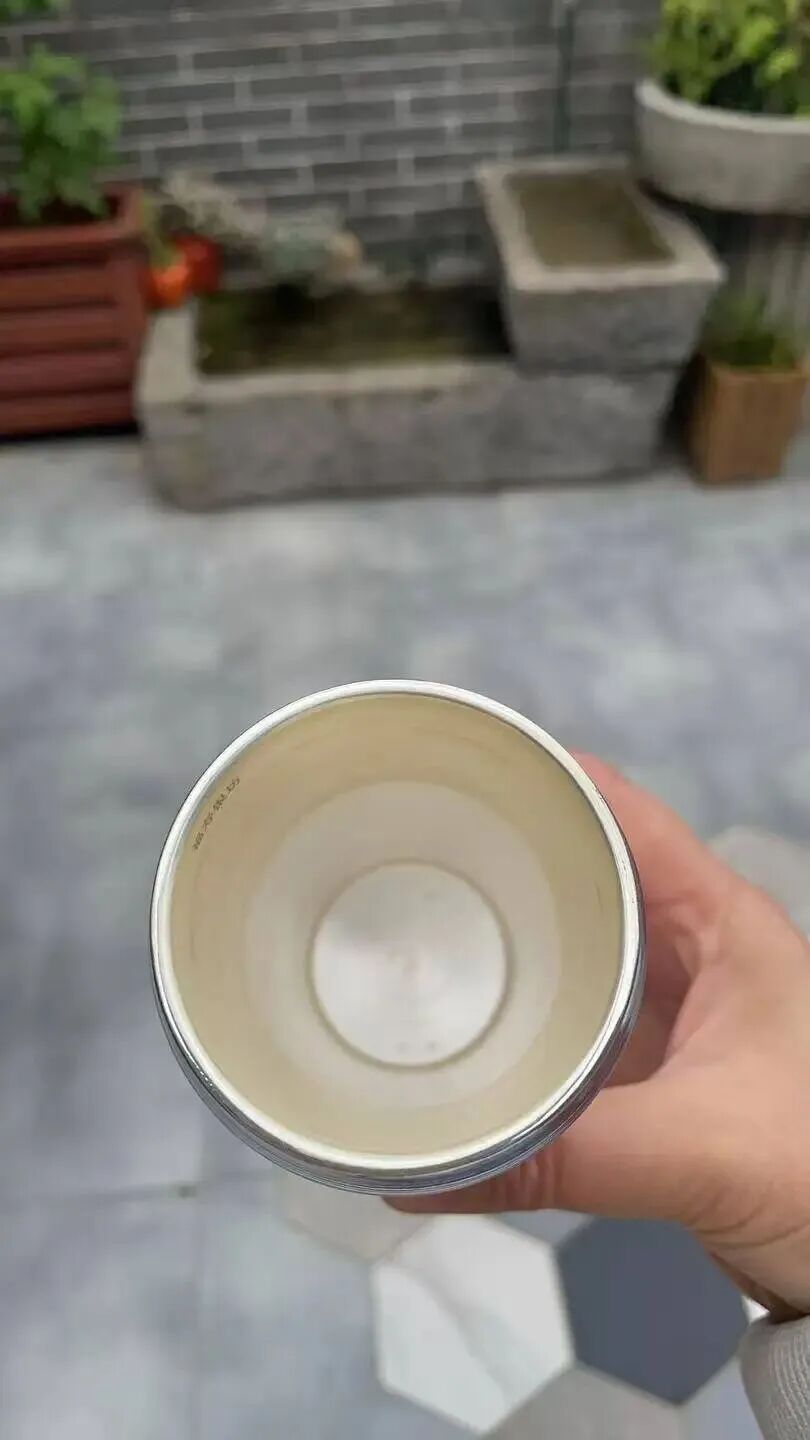 银价涨太猛！女子三年前6000元买的钻戒，现在只值几百元，赠品足银保温杯却已价值2000元！