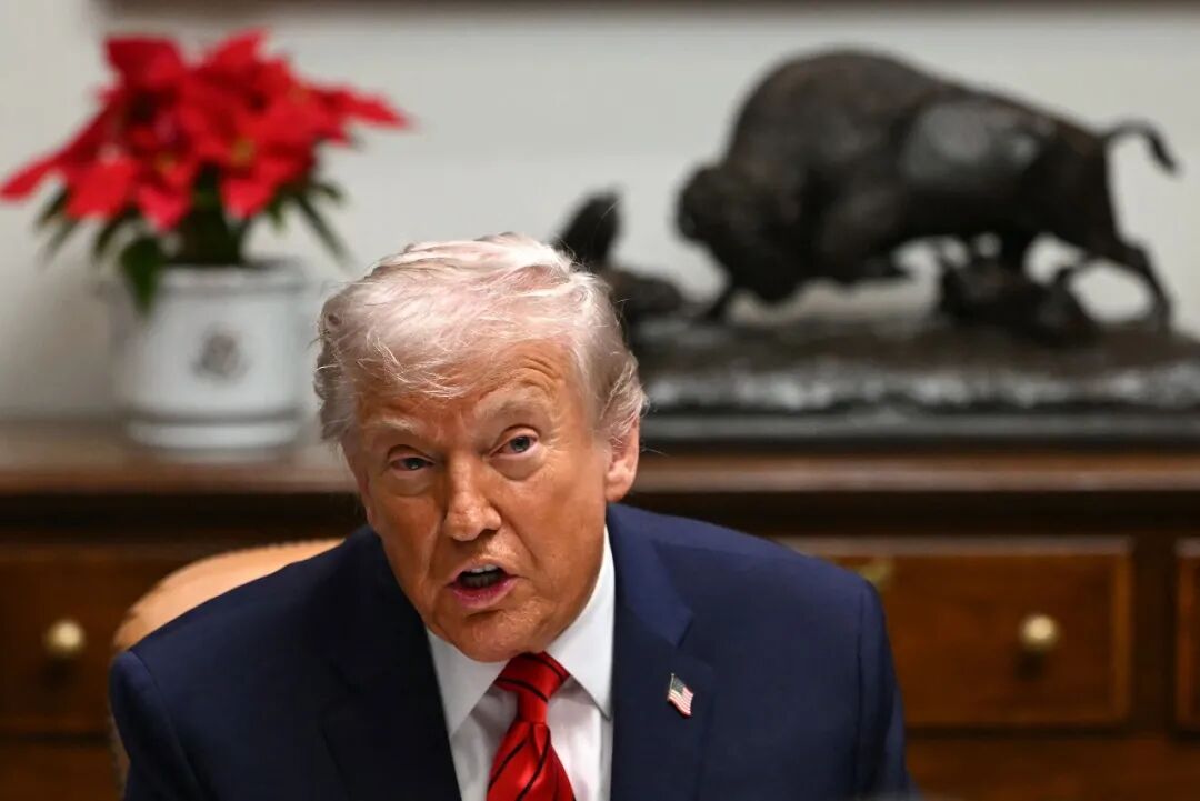 51:50，美参议院否决限制特朗普战争权议案，万斯投出关键一票！美国完成首批委内瑞拉石油销售，价值5亿美元；委代总统证实同特朗普通话