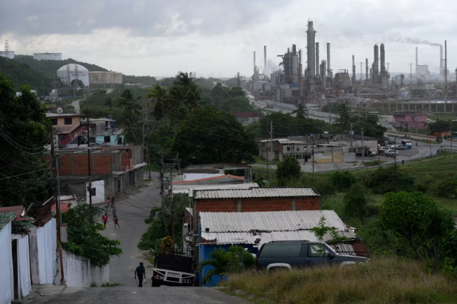 51:50，美参议院否决限制特朗普战争权议案，万斯投出关键一票！美国完成首批委内瑞拉石油销售，价值5亿美元；委代总统证实同特朗普通话