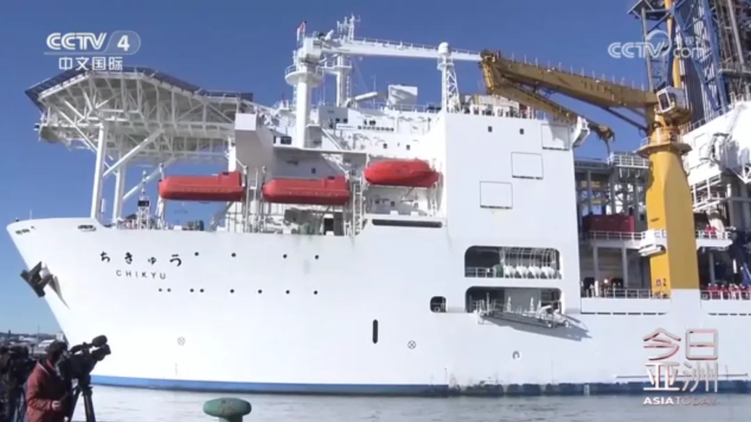 盯上6000米深海稀土!日本派船探查,距中国加强两用物项出口管制不到一周!高市早苗已决定提前大选 盯上6000米深海稀土!日本派船探查,距中国加强两用物项出口管制不到一周!高市早苗已决定提前大选