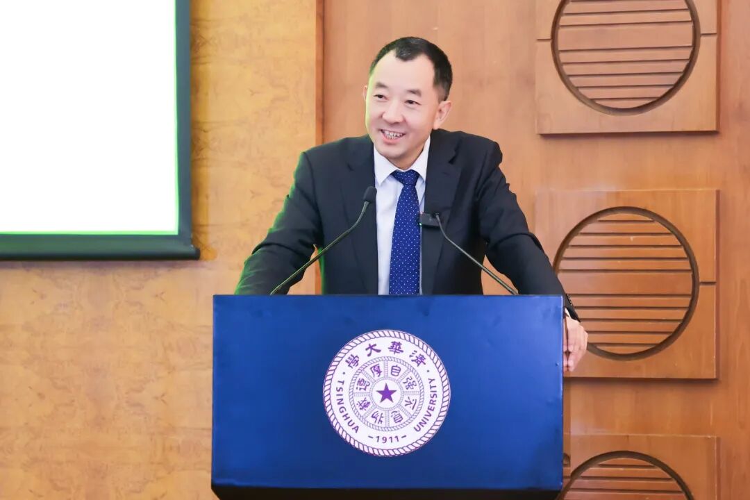 俞敏洪宣布聘请陈行甲,年薪150万元!73万元年薪争议之后,陈行甲称完成交接后将不再从基金会领取薪水 俞敏洪宣布聘请陈行甲,年薪150万元!73万元年薪争议之后,陈行甲称完成交接后将不再从基金会领取薪水