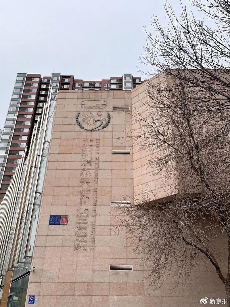 销售远超预期，李亚鹏带货品牌宣布暂停直播；王菲被曝十年间向嫣然医院“匿名捐赠”3268万元，陈光标喊话称将全力驰援，嫣然基金最新发声