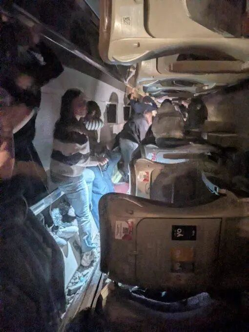 “极为蹊跷,现场情况非常严重”!已致39死170伤,西班牙突发高铁脱轨相撞重大事故,轨道刚换新,首相:深切悲痛 “极为蹊跷,现场情况非常严重”!已致39死170伤,西班牙突发高铁脱轨相撞重大事故,轨道刚换新,首相:深切悲痛