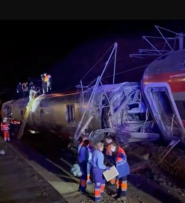 “极为蹊跷,现场情况非常严重”!已致39死170伤,西班牙突发高铁脱轨相撞重大事故,轨道刚换新,首相:深切悲痛 “极为蹊跷,现场情况非常严重”!已致39死170伤,西班牙突发高铁脱轨相撞重大事故,轨道刚换新,首相:深切悲痛