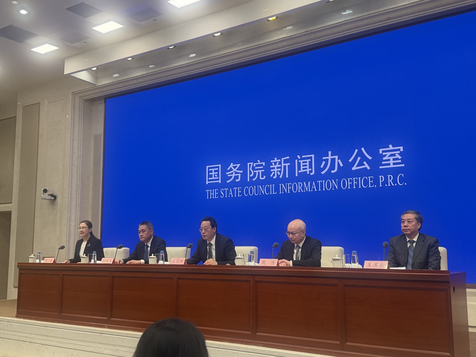 国家发展改革委：有关方面正研究制定稳岗扩容提质行动和城乡居民增收计划，旨在增强居民消费能力