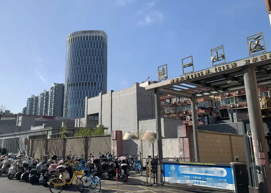 70㎡以下、400万元内老破小要被“扫货”?上海三区官方启动收购二手房用于保租房,有工作人员称“正在试点”,资金到位情况备受关注 70㎡以下、400万元内老破小要被“扫货”?上海三区官方启动收购二手房用于保租房,有工作人员称“正在试点”,资金到位情况备受关注