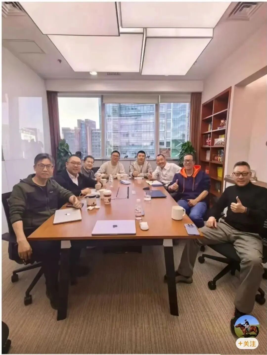 俞敏洪晒合照，陈行甲已到新东方报到，年薪150万元