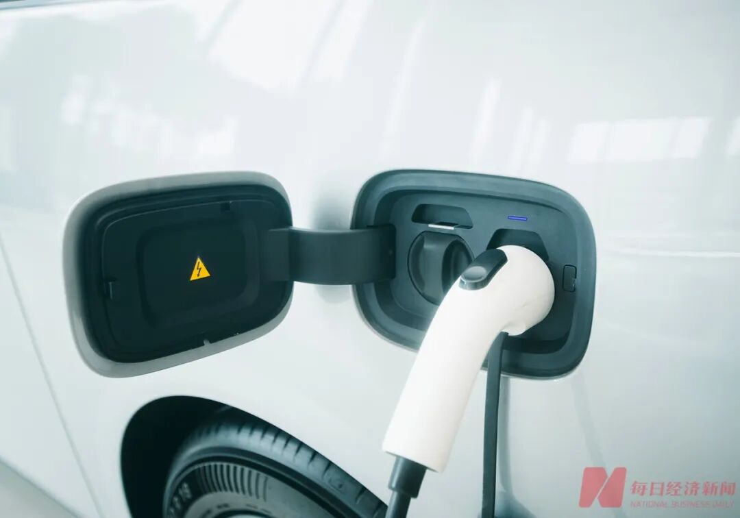 7年低息超长贷来了，特斯拉推出后，小米、理想、小鹏等迅速跟进，二手车商也跟风免息，直呼“逃不过比价”