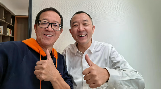 俞敏洪晒合照，陈行甲已到新东方报到，年薪150万元